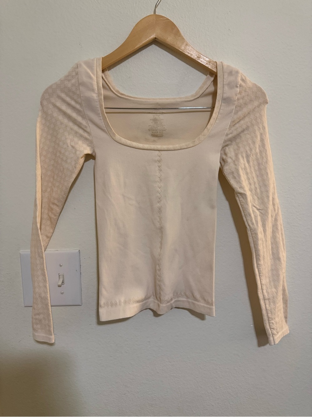 Women’s Long Sleeve Scoop Neck Top in Cream